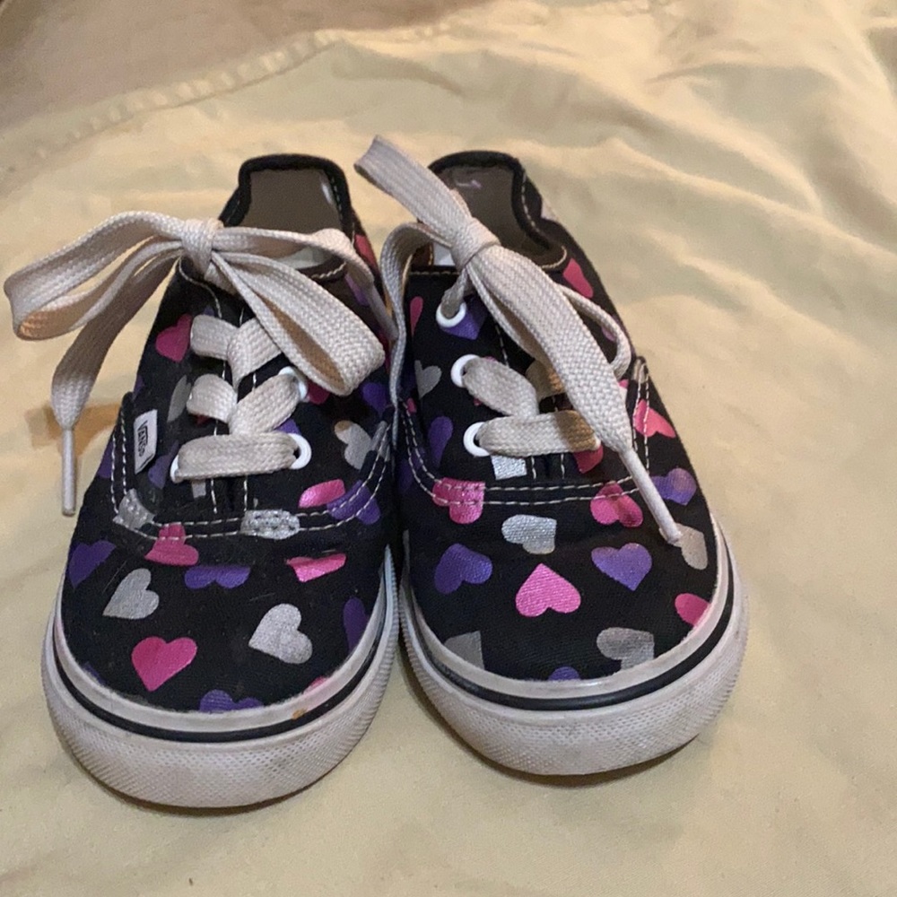 Heart van shoes size 8